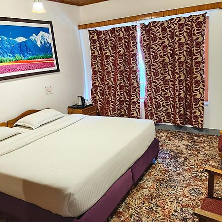Hotel Season Palace Srīnagar Buitenkant foto