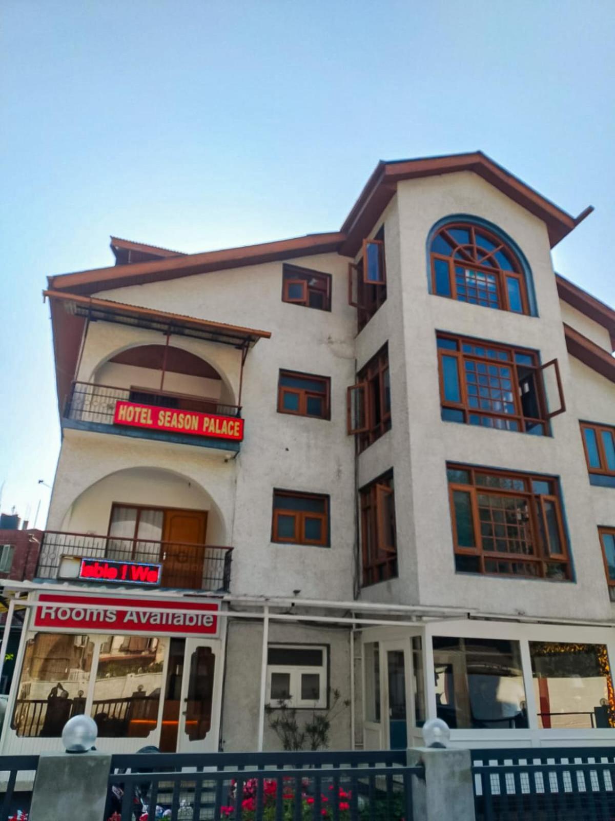 Hotel Season Palace Srīnagar Buitenkant foto