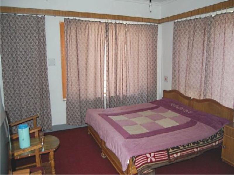 Hotel Season Palace Srīnagar Buitenkant foto