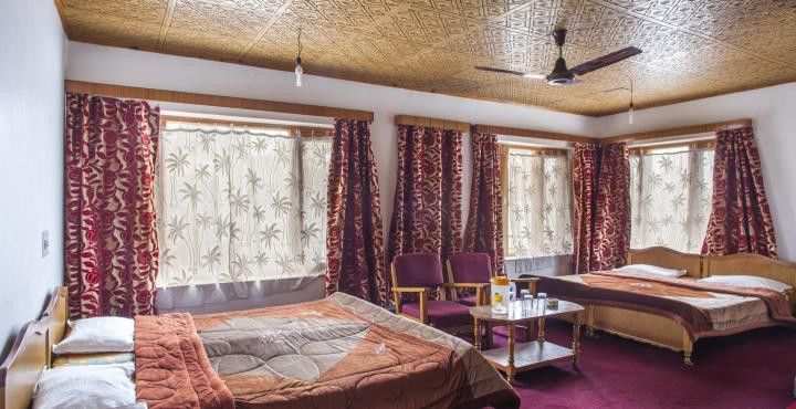 Hotel Season Palace Srīnagar Buitenkant foto